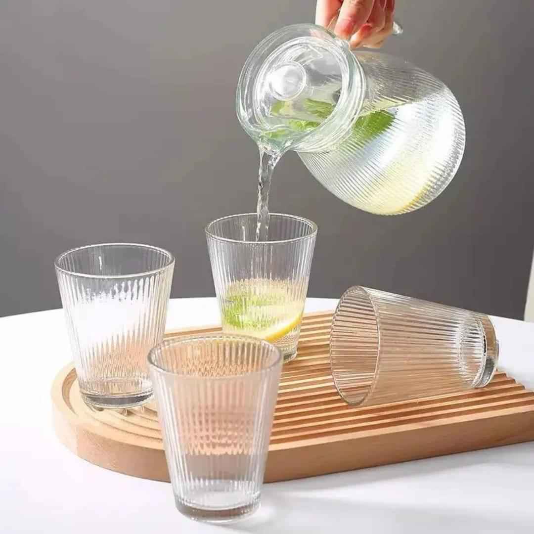 Ensemble craffe en verre plus 6 verres à boire (sans le plateau)